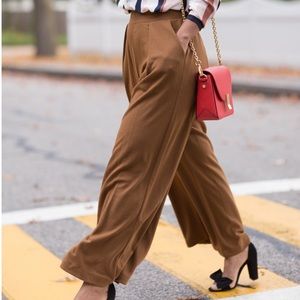 Uniqlo XS women’s wide leg pant - camel